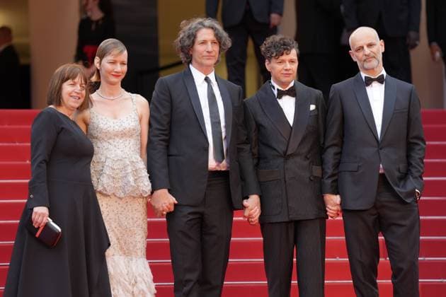 Ewa Puszczynska - Sandra Hüller - Jonathan Glazer - Christian Friedel - James Wilson CELEBRITES : 76 eme festival de Cannes - Red Carpet du film Â« The Zone of Interest Â» - Cannes - 19 05 2023 NorbertScanella Panoramic 