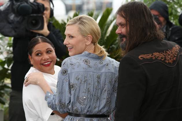 76e Festival International du Film de Cannes. Photocall du film The new boy . 76th Cannes Film Festival. Photocall with cast of the film The new boy . Deborah Mailman, Cate Blanchett and Warwick Thornton. 292143 2023-05-19 Cannes France  Copyright: xIsabellexVautierx xStarfacex STAR_292143_003