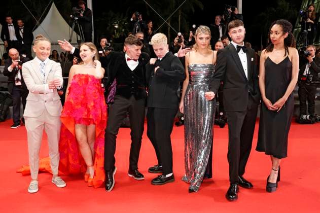 Laura Ambler, Mia Mckenna Bruce, Shaun Thomas, Molly Manning Walker, Lara Peake, Samuel Bottomley and Enva Lewis at the premiere of the feature film Les filles d Olfa Four Daughters at the Festival de Cannes 2023 76 Cannes International Film Festival at the Palais des Festivals Cannes, 19 05 2023. Foto:xD.xBedrosianx xFuturexImage