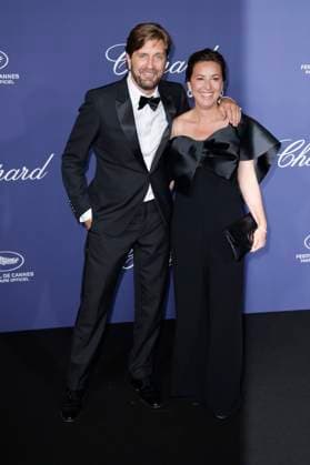 Ruben Östlund with partner Sina Görcz at the Official Trophee Chopard Dinner Photocall at the Carlton Beach Club at the Festival de Cannes 2023 76 Cannes International Film Festival at the Palais des Festivals Cannes, 19 05 2023. Foto:xS.xGabschx xFuturexImage