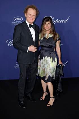 John C Reilly with wife Alison Dickey at the Official Trophee Chopard Dinner Photocall at the Carlton Beach Club at the Festival de Cannes 2023 76 Cannes International Film Festival at the Palais des Festivals Cannes, 19 05 2023. Foto:xS.xGabschx xFuturexImage