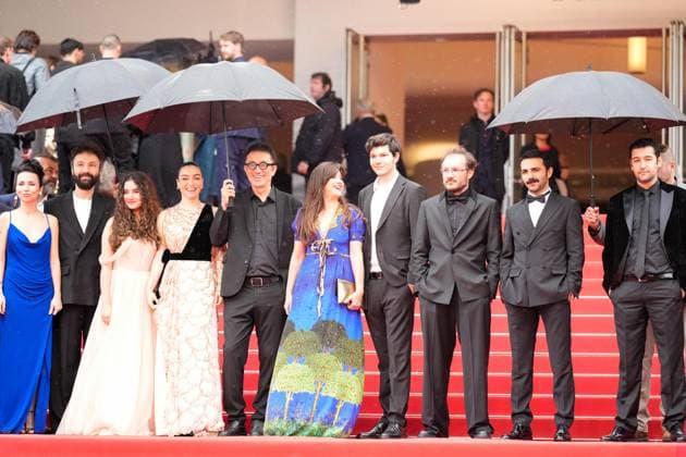 The Kuru Otlar Ustune (About Dry Grasses) Red Carpet Premiere at the 76th Edition of the Cannes Film Festival Director Nuri Bilge Ceylan and cast attend the movie screening and red carpet event of Kuru Otlar Ustune (About Dry Grasses), during the 76th edition of the Cannes Film Festival on May 19 2023, in Cannes, France Cannes Palace of Festivals and Congress Cannes France Copyright: xAlexandraxFechetex _ADR3238