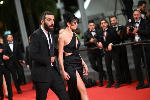 76e Festival International du film de Cannes. montee du film Omar la fraise - 76th International Cannes Film Festival. red carpet of Omar la fraise - Romain Gavras, Dua Lipa 292201 2023-05-19 Cannes France  Copyright: xLionelxGuericolas MPPx STAR_292201_085