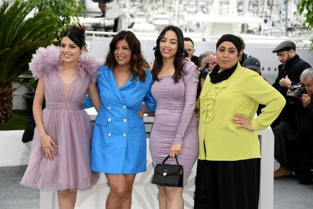 76th Cannes Film Festival 2023, Photocall film Les filles d Olfa (four daughters). Pictured: Kaouther Ben Hania, Olfa Hamrouni, Eya Chickhaoui, Tayssir Chickhaoui  Copyright: xAlbertoxTerenghi PoolxPhotoxEvenx xPoolxPhotoxEventsx01x IPA_IPA38068689