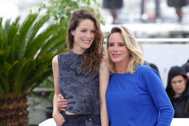 StÃ phane Caillard (actrice) - GÃ raldine Danon (rÃ alisatrice) CELEBRITES : 76 eme festival de Cannes - Photocall du film Â« Flo Â» - Cannes - 20 05 2023 NorbertScanella Panoramic 