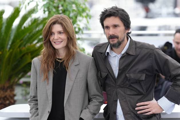 Chiara Mastroianni (actrice) - Lisandro Alonso (rÃ alisateur) CELEBRITES : 76 eme festival de Cannes - Photocall du film Â« Eureka Â» - Cannes - 20 05 2023 NorbertScanella Panoramic 