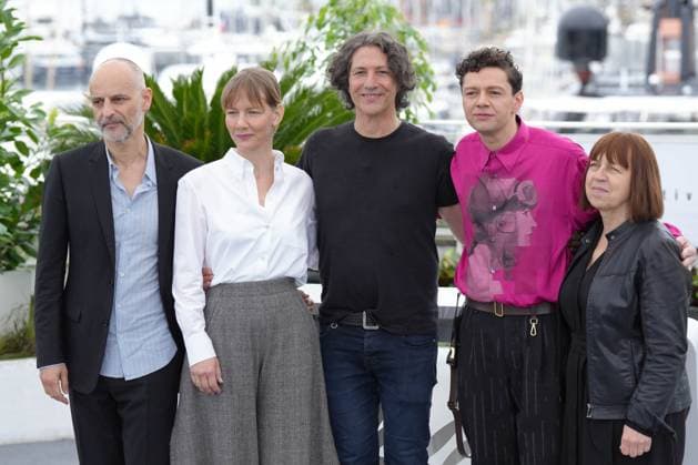 James Wilson - Sandra Hüller - Jonathan Glazer - Christian Friedel - Ewa Puszczynska CELEBRITES : 76 eme festival de Cannes - Photocall du film Â« The Zone of Interest Â» - Cannes - 20 05 2023 NorbertScanella Panoramic 