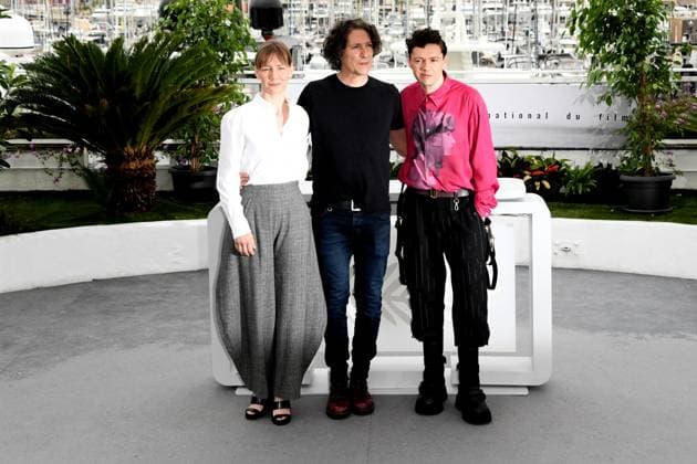 76th Cannes Film Festival 2023, Photocall film The Zone Of Interest - Pictured: Christian Friedel, Jonathan Glazer, Sandra Hüller  Copyright: xAlbertoxTerenghi PoolxPhotoxEvenx xPoolxPhotoxEventsx01x IPA_IPA38070062