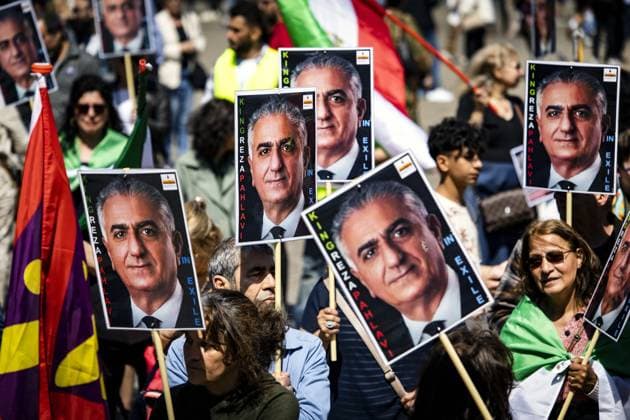 News Themen der Woche KW20 News Bilder des Tages AMSTERDAM - Demonstrators on Dam square protest for democracy and human rights in Iran. Mass demonstrations have been taking place in Iran since September last year for more freedom and against the regime in Tehran. The protests began after the death of 22-year-old Mahsa Amini. She died in detention after being arrested by the morality police for allegedly wearing her headscarf too loosely. ANP RAMON VAN FLYMEN netherlands out - belgium out  Copyright: xx x469707963x originalFilename: 469707963.jpg