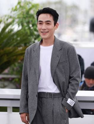 (230520) -- CANNES, May 20, 2023 -- Chinese actor Zhu Yilong poses during a photocall for the film He Bian De Cuo Wu (Only the River Flows) in competition for the category Un Certain Regard at the 76th edition of the Cannes Film Festival in Cannes, southern France, on May 20, 2023. ) FRANCE-CANNES-FILM FESTIVAL-ONLY THE RIVER FLOWS-PHOTOCALL GaoxJing 
