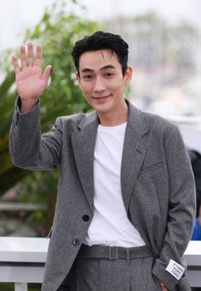 (230520) -- CANNES, May 20, 2023 -- Chinese actor Zhu Yilong poses during a photocall for the film He Bian De Cuo Wu (Only the River Flows) in competition for the category Un Certain Regard at the 76th edition of the Cannes Film Festival in Cannes, southern France, on May 20, 2023. ) FRANCE-CANNES-FILM FESTIVAL-ONLY THE RIVER FLOWS-PHOTOCALL GaoxJing 