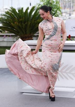 (230520) -- CANNES, May 20, 2023 -- Chinese actress Chloe Maayan poses during a photocall for the film He Bian De Cuo Wu (Only the River Flows) in competition for the category Un Certain Regard at the 76th edition of the Cannes Film Festival in Cannes, southern France, on May 20, 2023. ) FRANCE-CANNES-FILM FESTIVAL-ONLY THE RIVER FLOWS-PHOTOCALL GaoxJing 