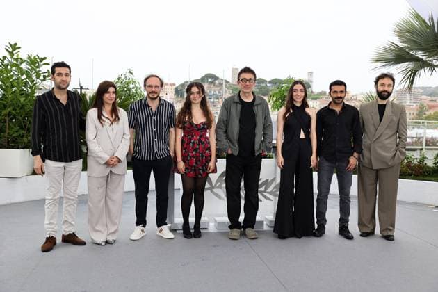76e Festival International du Film de Cannes. Photocall du film Les Herbes seches . Akin Aksu, Ebru Ceylan, Deniz Celiloglu, Ece Bagci, Director Nuri Bilge Ceylan, Merve Dizdar, Musab Ekici and Erdem Senokak 292236 2023-05-20 Cannes France Ceylan, Nuri Bilge  Copyright: xIvankaxVoisinx xStarfacex STAR_292236_004