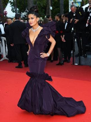 76th Cannes Film Festival 2023, evening 5 - red carpet of the film Killers Of The Flower Moon . Pictured: Salma Hayek  Copyright: xSimonexComix xipa-agency.netx xPoolxPhotoxEventsx01x IPA_IPA38077944