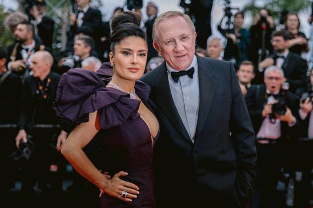 76e Festival International du Film de Cannes. MontÃ e des marches du film Killers of the flowers moon . 76th International Cannes Film Festival. Red Carpet with movie cast and guests 292238 2023-05-20 Alpes-Maritimes Cannes France Hayek, Salma; Pinault, Francois-Henri  Copyright: xTerencexBaelenx STAR_292238_093