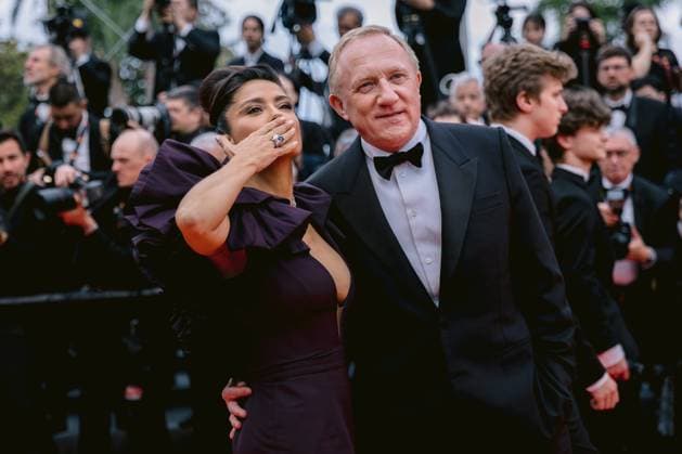 76e Festival International du Film de Cannes. MontÃ e des marches du film Killers of the flowers moon . 76th International Cannes Film Festival. Red Carpet with movie cast and guests 292238 2023-05-20 Alpes-Maritimes Cannes France Hayek, Salma; Pinault, Francois-Henri  Copyright: xTerencexBaelenx STAR_292238_098