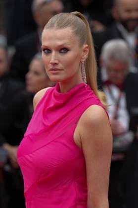 Toni Garrn CELEBRITES : 76 eme festival de Cannes - Red Carpet du film Â« Killers Of The Flower Moon Â» - Cannes - 20 05 2023 NorbertScanella Panoramic 