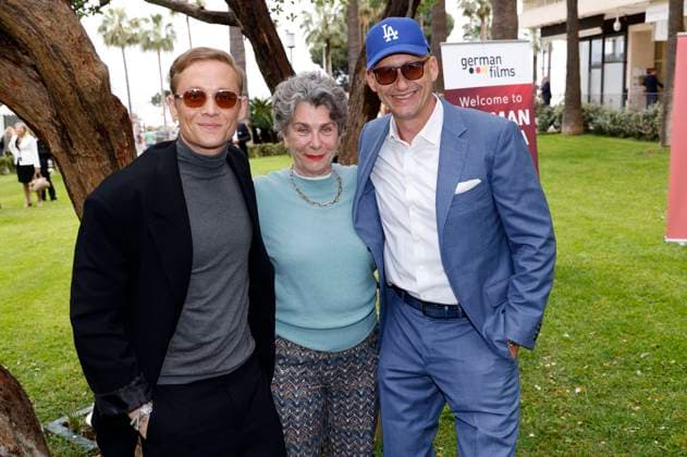 Matthias Schweighöfer, Kirsten Niehuus and Frank Kusche at the German Films and Medienboard reception 2023 in the garden of the Hotel Mondrian Cannes at the Festival de Cannes 2023 76 Cannes International Film Festival at the Palais des Festivals Cannes, 20 05 2023 Foto:xS.xGabschx xFuturexImage