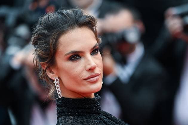 76e Festival International du Film de Cannes. MontÃ e des marches du film Killers of the flowers moon . 76e Festival International du film de Cannes. Montee du film Killers of the Flower Moon - 76th International Cannes Film Festival. Red carpet of Killers of the Flower Moon - Alessandra Ambrosio 292241 2023-05-20  Copyright: xLionelxGuericolas MPPx STAR_292241_156