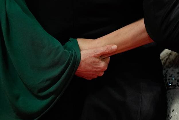 The May December Red Carpet Premiere at the 76th Edition of the Cannes Film Festival Julianne Moore holds Natalie Portman s hand, as they attend the movie screening and red carpet event for May December , directed by Todd Haynes, during the 76th edition of the Cannes Film Festival on May 20 2023, in Cannes, France Cannes Palace of Festivals and Congresses of Cannes Cannes France Copyright: xAlexandraxFechetex _ADR0270