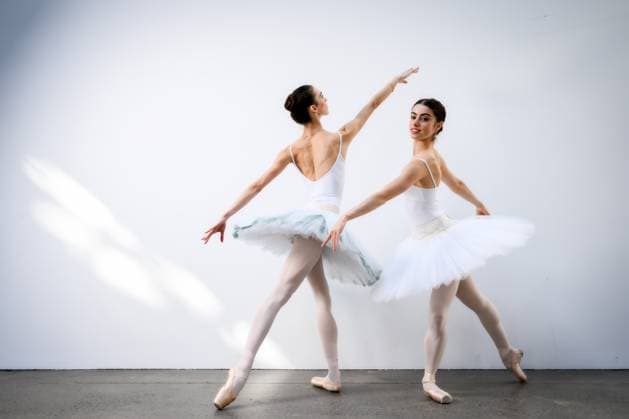 Entertainment Themen der Woche KW20 Entertainment Bilder des Tages THE AUSTRALIAN BALLET DANCER AWARD WINNER, Isobelle Dashwood (winner of the Telstra Peoples Choice Award) and Lilla Harvey (Winner of the Telstra Rising Star Award) pose for a portrait the morning after the 2023 Telstra Ballet Dancer Awards at Carriageworks, in Sydney, Sunday, May 21, 2023. ( NO ARCHIVING, EDITORIAL USE ONLY, NO USE IN BOOKS WITHOUT CONSENT SYDNEY NEW SOUTH WALES AUSTRALIA  Copyright: xJAMESxGOURLEYx 20230521001801126714