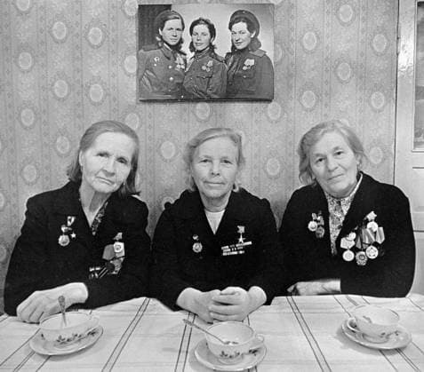COMPANIONS IN ARMS 8654 30.05.1984 War veterans - companions in arms. Vitaliy Karpov Sputnik Moscow Russia  Copyright: xVitaliyxKarpovx