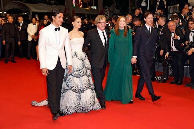 Charles Melton, Natalie Portman, Todd Haynes, Julianne Moore and Cory Michael Smith at the premiere of the feature film May December at the Festival de Cannes 2023 76 Cannes International Film Festival at the Palais des Festivals Cannes, 20 05 2023. Foto:xS.xGabschx xFuturexImage