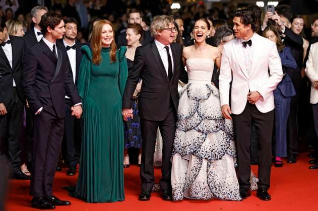 Cory Michael Smith, Julianne Moore, Todd Haynes, Natalie Portman and Charles Melton at the premiere of the feature film May December at the Festival de Cannes 2023 76 Cannes International Film Festival at the Palais des Festivals Cannes, 20 05 2023. Foto:xS.xGabschx xFuturexImage