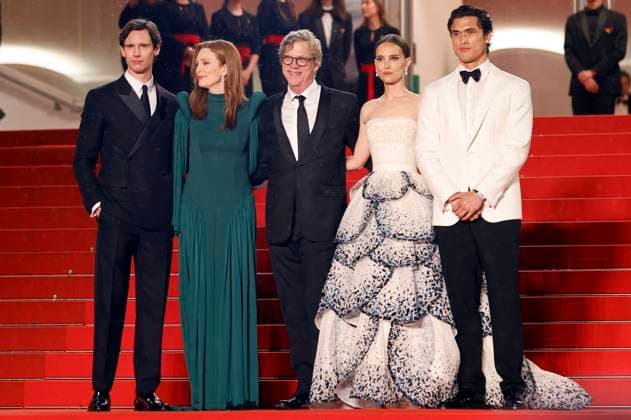 Cory Michael Smith, Julianne Moore, Todd Haynes, Natalie Portman and Charles Melton at the premiere of the feature film May December at the Festival de Cannes 2023 76 Cannes International Film Festival at the Palais des Festivals Cannes, 20 05 2023. Foto:xS.xGabschx xFuturexImage
