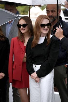 76th Cannes Film Festival 2023, Photocall film May December. Pictured: Julianne Moore, Natalie Portman  Copyright: xAlbertoxTerenghi PoolxPhotoxEvenx xPoolxPhotoxEventsx01x IPA_IPA38094465