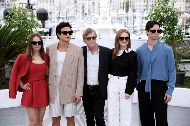 76th Cannes Film Festival 2023, Photocall film May December. Pictured: Natalie Portman, Charles Melton, Todd Haynes, Julianne Moore, Cory Michael Smith  Copyright: xAlbertoxTerenghi PoolxPhotoxEvenx xPoolxPhotoxEventsx01x IPA_IPA38094489