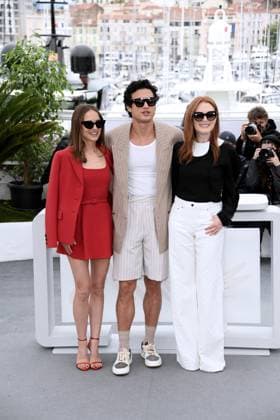 76th Cannes Film Festival 2023, Photocall film May December. Pictured: Natalie Portman, Charles Melton, Julianne Moore  Copyright: xAlbertoxTerenghi PoolxPhotoxEvenx xPoolxPhotoxEventsx01x IPA_IPA38094494