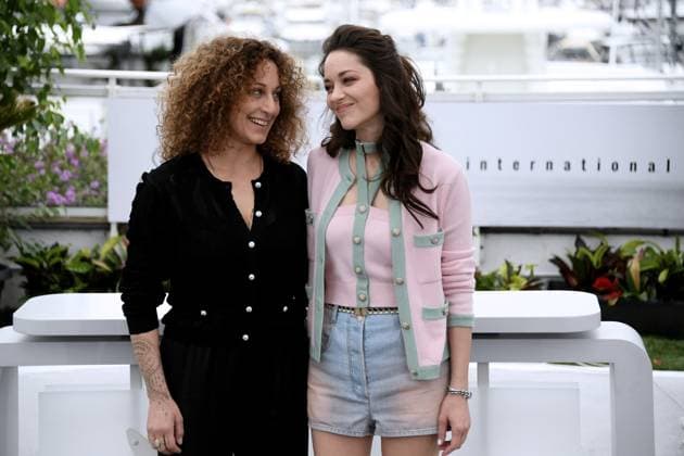 76th Cannes Film Festival 2023, Photocall film Little Girl Blue. Pictured: Mona Achache, Marion Cotillard  Copyright: xAlbertoxTerenghi PoolxPhotoxEvenx xPoolxPhotoxEventsx01x IPA_IPA38095124