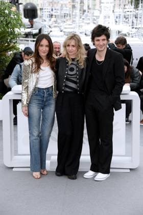 76th Cannes Film Festival 2023, Photocall film Le Temps D Aimer (Along Came Love). Pictured: Anais Demoustier, Vincent Lacoste, Katell Quillevere  Copyright: xAlbertoxTerenghi PoolxPhotoxEvenx xPoolxPhotoxEventsx01x IPA_IPA38095434