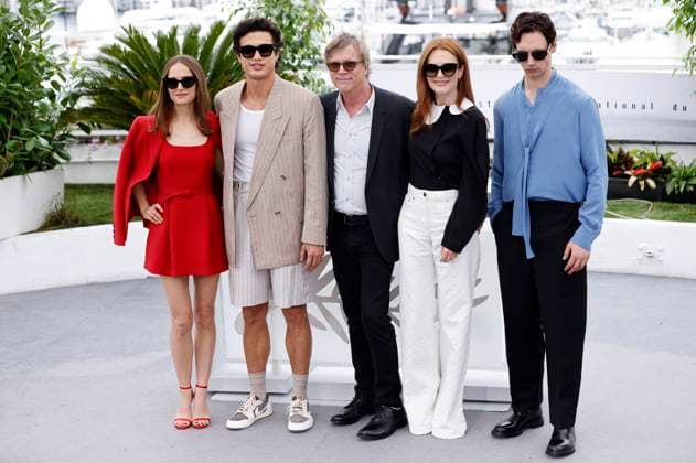 Natalie Portman, Charles Melton, Todd Haynes, Julianne Moore and Cory Michael Smith at the photocall for the feature film May December at the Festival de Cannes 2023 76 Cannes International Film Festival at the Palais des Festivals Cannes, 21 05 2023. Foto:xS.xGabschx xFuturexImage