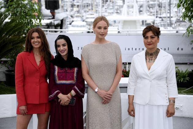 76th Cannes Film Festival 2023, Photocall film Bread And Roses. Pictured: Jennifer Lawrence, Justine Ciarrocchi, Sahra Mani, Hayedeh Safiyari  Copyright: xAlbertoxTerenghi PoolxPhotoxEvenx xPoolxPhotoxEventsx01x IPA_IPA38098357
