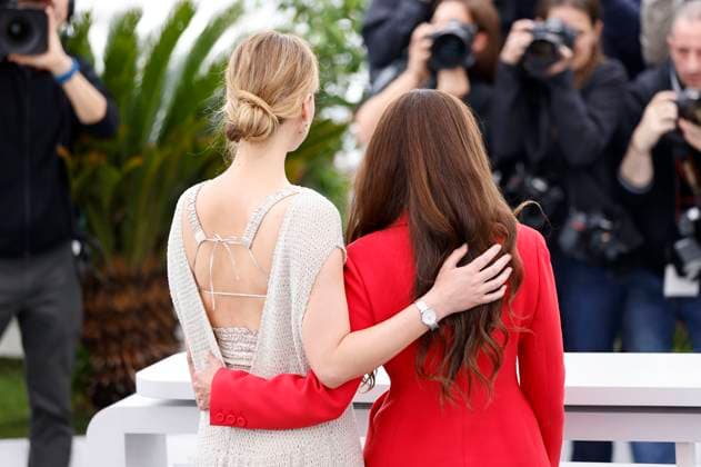 Jennifer Lawrence and Justine Ciarrocchi at the photocall for the documentary film Bread And Roses at the Festival de Cannes 2023 76 Cannes International Film Festival at the Palais des Festivals Cannes, 21 05 2023. Foto:xS.xGabschx xFuturexImage