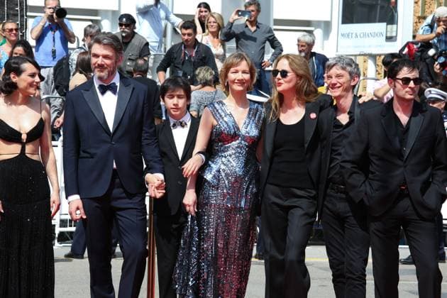 76e Festival International du Film de Cannes. MontÃ e des marches du film Anatomie d une chute . 76th Cannes Film Festival. Red carpet of the film Anatomie d une chute . Jehnny Beth, Samuel Theis, Milo Machado Graner, Sandra Huller, Justine Triet and Swann Arlaud. 292310 2023-05-21 Cannes France  Copyright: xIsabellexVautierx xStarfacex STAR_292310_034