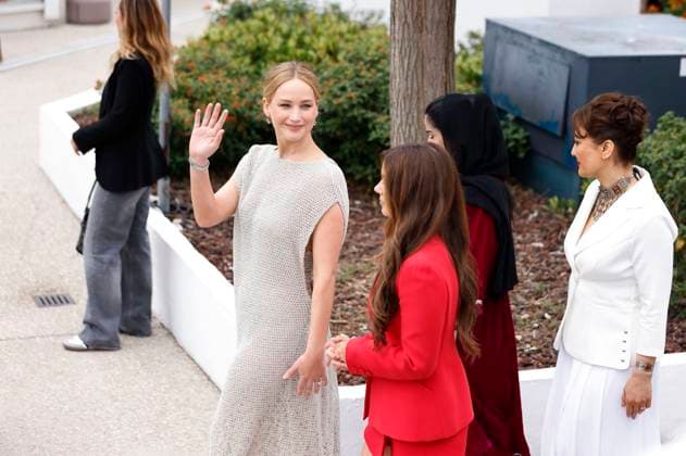 Jennifer Lawrence and Justine Ciarrocchi at the photocall for the documentary film Bread And Roses at the Festival de Cannes 2023 76 Cannes International Film Festival at the Palais des Festivals Cannes, 21 05 2023. Foto:xS.xGabschx xFuturexImage