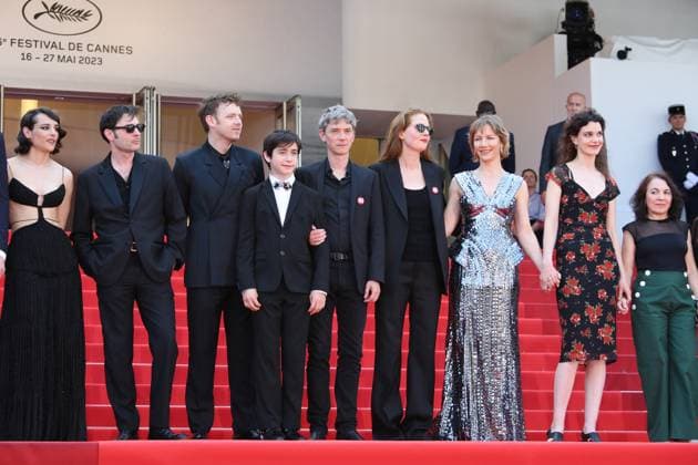 76e Festival International du Film de Cannes. MontÃ e des marches du film Anatomie d une chute . 76th Cannes Film Festival. Red carpet of the film Anatomie d une chute . Samuel Theis, Jehnny Beth, Antoine Reinartz Milo Machado Graner, Swann Arlaud, Justine Triet and Sandra Huller. 292310 2023-05-21 Cannes France  Copyright: xIsabellexVautierx xStarfacex STAR_292310_052