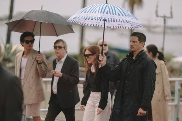 May December Photocall - The 76th Annual Cannes Film Festival CANNES, FRANCE - MAY 21: ( L-R) Director Todd Haynes and Julianne Moore after the May December photocall at the 76th annual Cannes film festival at Palais des Festivals on May 21, 2023 in Cannes, France  Copyright: xLucaxCarlinox originalFilename: carlino-notitle230521_npf4k.jpg