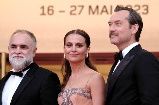 Jude Law, Alicia Vikander and Karim Ainouz at the premiere of the feature film Firebrand at the Festival de Cannes 2023 76 Cannes International Film Festival at the Palais des Festivals Cannes, 21 05 2023. Foto:xD.xBedrosianx xFuturexImage