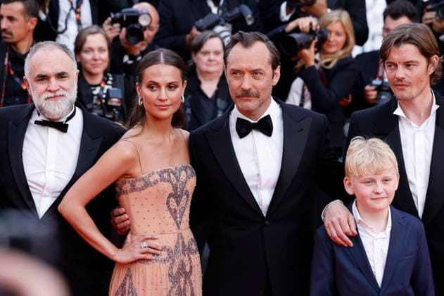 Karim Ainouz, Alicia Vikander, Jude Law, guest and Sam Riley at the premiere of the feature film Firebrand at the Festival de Cannes 2023 76 Cannes International Film Festival at the Palais des Festivals Cannes, 21 05 2023. Foto:xS.xGabschx xFuturexImage