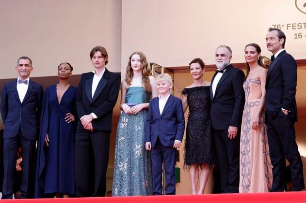Amr Waked, Mina Andala, Sam Riley, Junia Rees, guest, Gabrielle Tana, Karim Ainouz, Alicia Vikander and Jude Law at the premiere of the feature film Firebrand at the Festival de Cannes 2023 76 Cannes International Film Festival at the Palais des Festivals Cannes, 21 05 2023. Foto:xS.xGabschx xFuturexImage