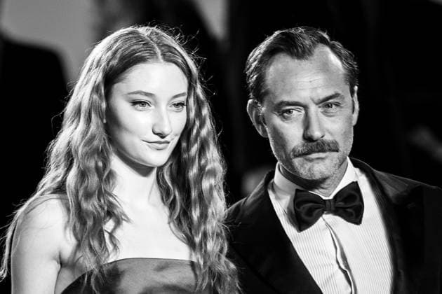 Internationale Filmfestspiele von Cannes, Firebrand Premiere 76e Festival International du Film de Cannes. MontÃ e des marches du film Le jeu de la reine . 76th International Cannes Film Festival 292340 2023-05-21 Cannes France Law, Jude  Copyright: xEstellexCarlierx xStarfacex STAR_292340_072