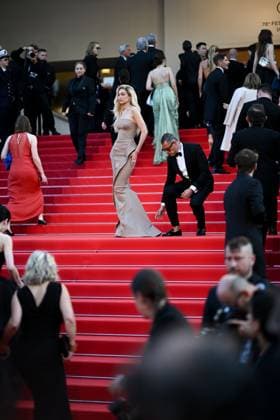 Internationale Filmfestspiele von Cannes, Firebrand Premiere 76e Festival International du film de Cannes. Montee du film Firebrand - Le jeu de la reine - 76th International Cannes Film Festival. Red carpet of Firebrand - Le jeu de la reine - Gigi Hadid 292338 2023-05-21  Copyright: xLionelxGuericolas MPPx STAR_292338_020