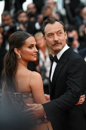 Internationale Filmfestspiele von Cannes, Firebrand Premiere 76e Festival International du film de Cannes. Montee du film Firebrand - Le jeu de la reine - 76th International Cannes Film Festival. Red carpet of Firebrand - Le jeu de la reine - Alicia Vikander , Jude Law 292338 2023-05-21  Copyright: xLionelxGuericolas MPPx STAR_292338_042