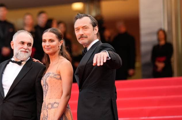 May 21, 2023, Cannes, Cannes, France: Actor JUDE LAW attends the screening and red carpet event for the movie Firebrand , directed by Karim AoÂ¯nouz, which is in competition, during the 76th annual Cannes film festival at Palais des Festivals on May 21, 2023 in Cannes, France. Cannes France - ZUMAf151 20230521_zsp_f151_024 Copyright: xAlexandraxFechetex