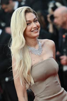 Internationale Filmfestspiele von Cannes, Firebrand Premiere 76e Festival International du film de Cannes. Montee du film Firebrand - Le jeu de la reine - 76th International Cannes Film Festival. Red carpet of Firebrand - Le jeu de la reine - Gigi Hadid 292338 2023-05-21  Copyright: xLionelxGuericolas MPPx STAR_292338_062