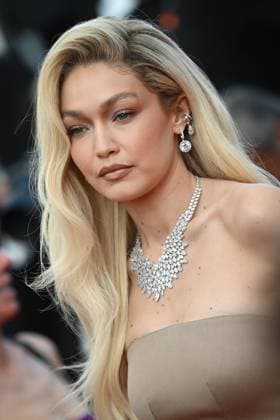 Internationale Filmfestspiele von Cannes, Firebrand Premiere 76e Festival International du film de Cannes. Montee du film Firebrand - Le jeu de la reine - 76th International Cannes Film Festival. Red carpet of Firebrand - Le jeu de la reine - Gigi Hadid 292338 2023-05-21  Copyright: xLionelxGuericolas MPPx STAR_292338_064